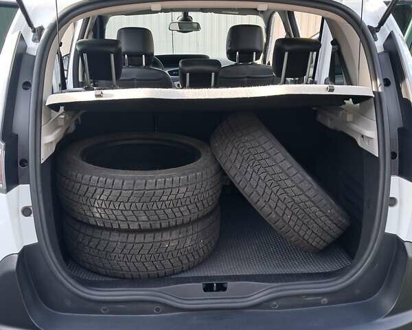 Белый Рено Scenic XMOD, объемом двигателя 1.6 л и пробегом 268 тыс. км за 8900 $, фото 5 на Automoto.ua