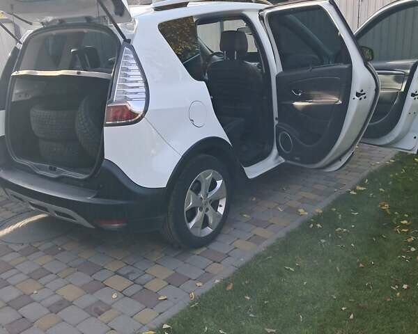 Белый Рено Scenic XMOD, объемом двигателя 1.6 л и пробегом 268 тыс. км за 8900 $, фото 11 на Automoto.ua