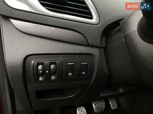 Красный Рено Scenic XMOD, объемом двигателя 1.5 л и пробегом 227 тыс. км за 9400 $, фото 60 на Automoto.ua