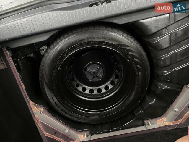 Красный Рено Scenic XMOD, объемом двигателя 1.5 л и пробегом 227 тыс. км за 9400 $, фото 46 на Automoto.ua