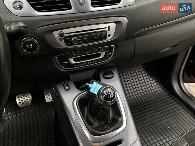 Красный Рено Scenic XMOD, объемом двигателя 1.5 л и пробегом 227 тыс. км за 9400 $, фото 57 на Automoto.ua