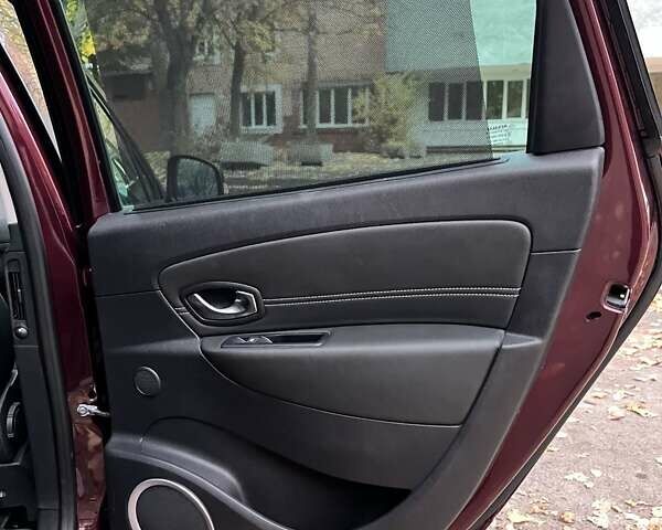 Рено Scenic XMOD 2013 в Ровно на Automoto.ua Красный Рено Scenic XMOD, объемом двигателя 1.6 л и пробегом 181 тыс. км за 10950 $, фото 18 на Automoto.ua