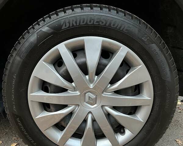 Рено Scenic XMOD 2013 в Ровно на Automoto.ua Красный Рено Scenic XMOD, объемом двигателя 1.6 л и пробегом 181 тыс. км за 10950 $, фото 10 на Automoto.ua