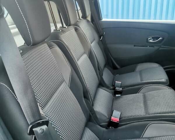 Красный Рено Scenic XMOD, объемом двигателя 1.2 л и пробегом 142 тыс. км за 9500 $, фото 11 на Automoto.ua