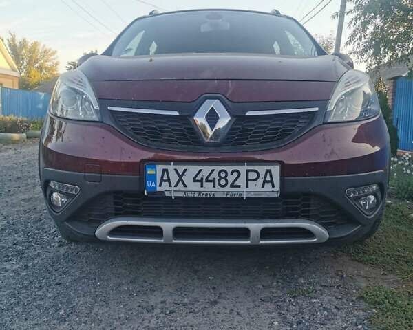 Красный Рено Scenic XMOD, объемом двигателя 1.2 л и пробегом 142 тыс. км за 9500 $, фото 8 на Automoto.ua