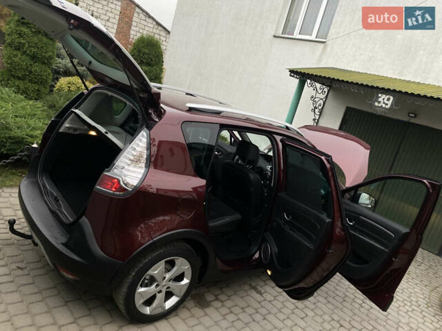 Красный Рено Scenic XMOD, объемом двигателя 1.5 л и пробегом 227 тыс. км за 9400 $, фото 73 на Automoto.ua