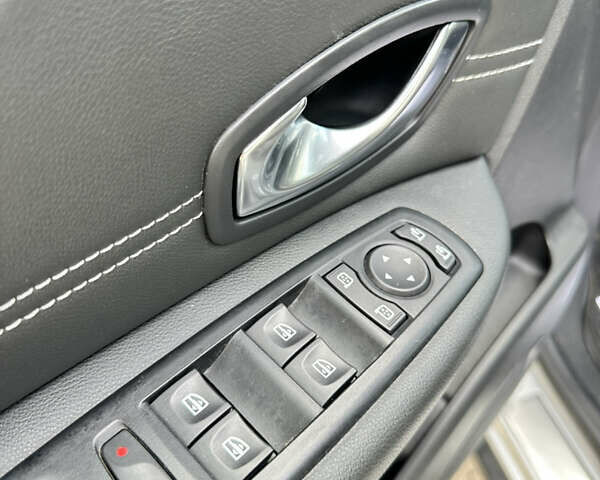 Серый Рено Scenic XMOD, объемом двигателя 1.5 л и пробегом 201 тыс. км за 10600 $, фото 17 на Automoto.ua