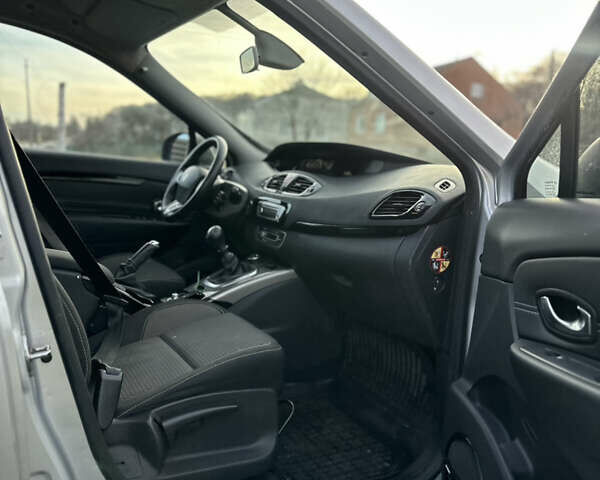 Серый Рено Scenic XMOD, объемом двигателя 1.5 л и пробегом 178 тыс. км за 9000 $, фото 14 на Automoto.ua