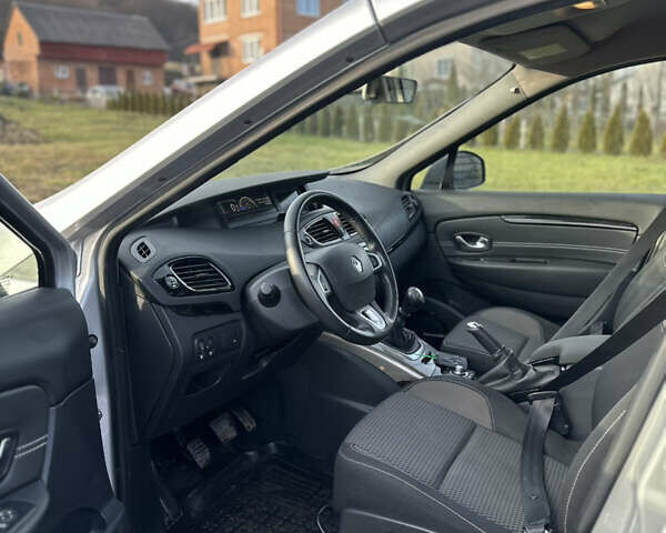 Серый Рено Scenic XMOD, объемом двигателя 1.5 л и пробегом 178 тыс. км за 9000 $, фото 6 на Automoto.ua