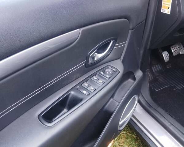 Сірий Рено Scenic XMOD, об'ємом двигуна 1.2 л та пробігом 244 тис. км за 9500 $, фото 15 на Automoto.ua