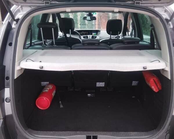 Сірий Рено Scenic XMOD, об'ємом двигуна 1.2 л та пробігом 244 тис. км за 9500 $, фото 31 на Automoto.ua