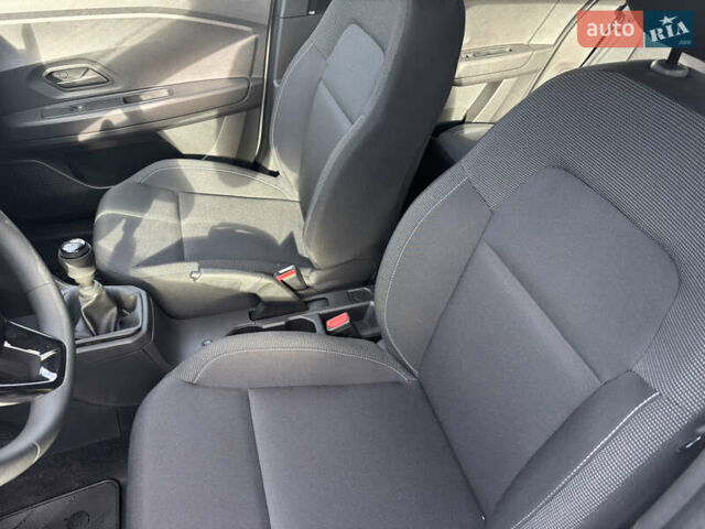 Рено Taliant 2024 в Днепре (Днепропетровске) на Automoto.ua Белый Рено Taliant, объемом двигателя 1 л и пробегом 1 тыс. км за 15598 $, фото 13 на Automoto.ua