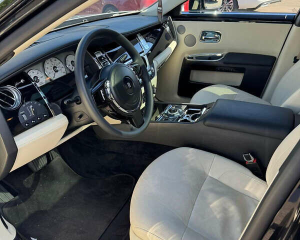 Черный Ролс Ройс Гост, объемом двигателя 6.6 л и пробегом 70 тыс. км за 85000 $, фото 10 на Automoto.ua