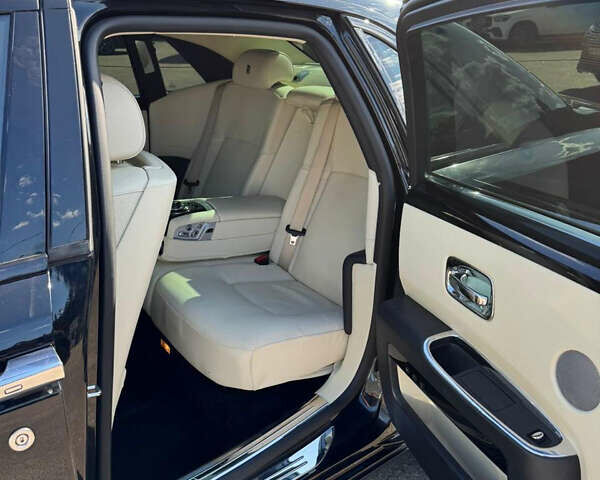 Черный Ролс Ройс Гост, объемом двигателя 6.6 л и пробегом 70 тыс. км за 85000 $, фото 18 на Automoto.ua