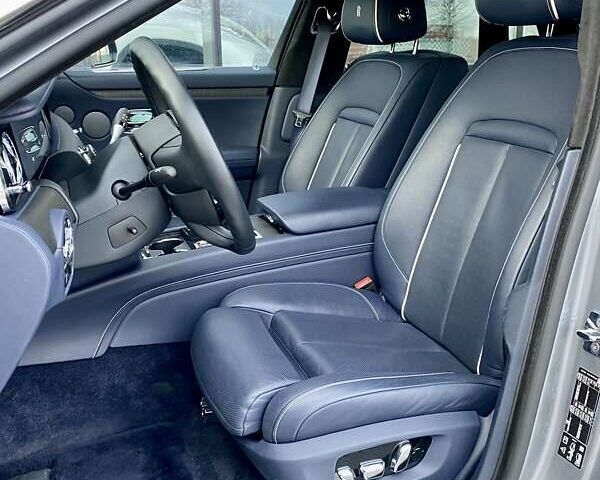 Сірий Ролс Ройс Ghost, об'ємом двигуна 6.75 л та пробігом 5 тис. км за 320000 $, фото 27 на Automoto.ua