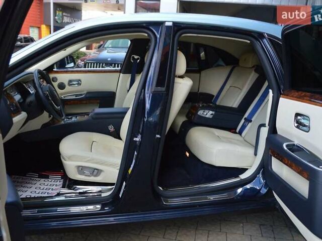 Синій Ролс Ройс Ghost, об'ємом двигуна 6.6 л та пробігом 147 тис. км за 117000 $, фото 44 на Automoto.ua