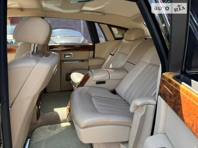 Черный Ролс Ройс Фантом, объемом двигателя 6.75 л и пробегом 89 тыс. км за 110000 $, фото 11 на Automoto.ua