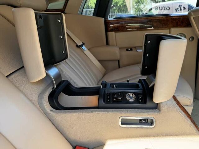 Черный Ролс Ройс Фантом, объемом двигателя 6.75 л и пробегом 89 тыс. км за 110000 $, фото 13 на Automoto.ua