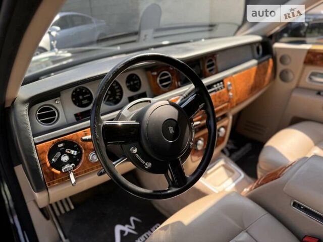 Черный Ролс Ройс Фантом, объемом двигателя 6.75 л и пробегом 89 тыс. км за 110000 $, фото 18 на Automoto.ua