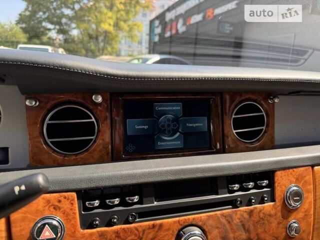 Черный Ролс Ройс Фантом, объемом двигателя 6.75 л и пробегом 89 тыс. км за 110000 $, фото 22 на Automoto.ua