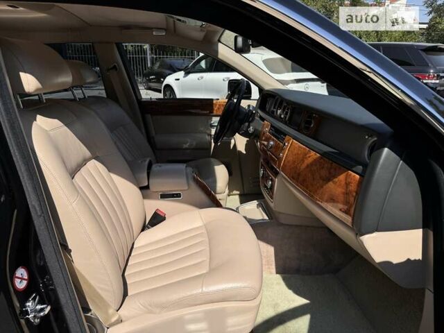 Черный Ролс Ройс Фантом, объемом двигателя 6.75 л и пробегом 89 тыс. км за 110000 $, фото 16 на Automoto.ua