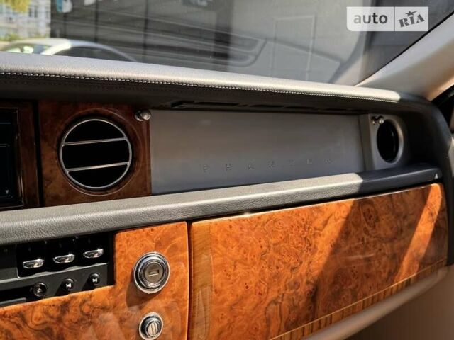 Черный Ролс Ройс Фантом, объемом двигателя 6.75 л и пробегом 89 тыс. км за 110000 $, фото 24 на Automoto.ua
