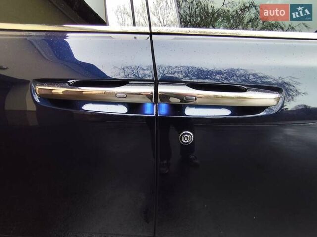 Синій Ролс Ройс Фантом, об'ємом двигуна 6.75 л та пробігом 37 тис. км за 450000 $, фото 8 на Automoto.ua