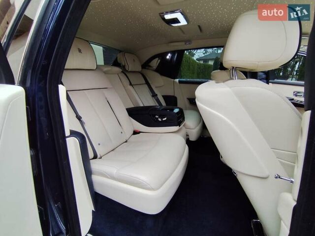 Синій Ролс Ройс Фантом, об'ємом двигуна 6.75 л та пробігом 37 тис. км за 450000 $, фото 21 на Automoto.ua