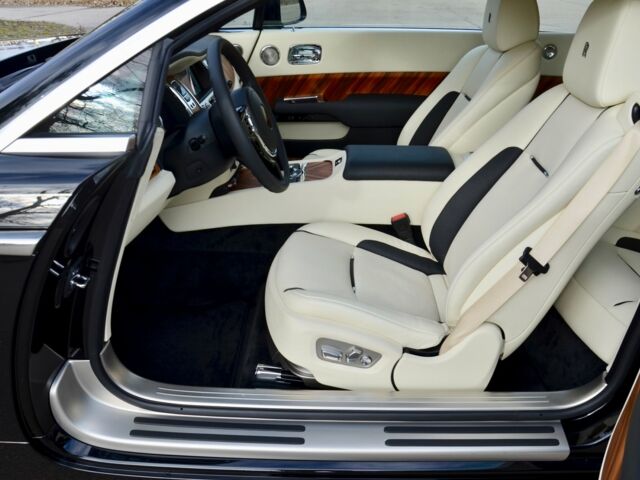Чорний Ролс Ройс Wraith, об'ємом двигуна 6.6 л та пробігом 0 тис. км за 520000 $, фото 32 на Automoto.ua