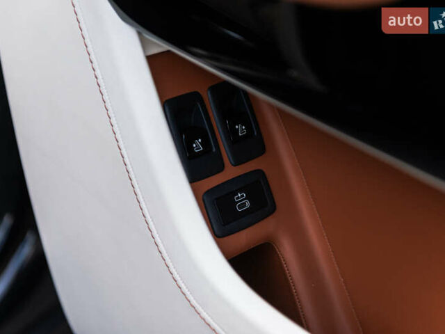 Черный Ролс Ройс Cullinan, объемом двигателя 0 л и пробегом 52 тыс. км за 440000 $, фото 42 на Automoto.ua