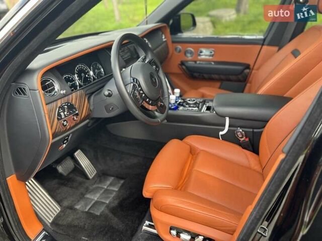 Черный Ролс Ройс Cullinan, объемом двигателя 6.7 л и пробегом 50 тыс. км за 390000 $, фото 12 на Automoto.ua