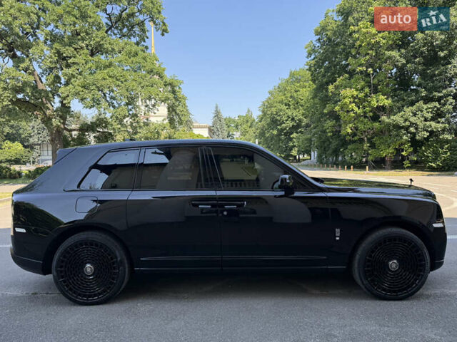 Черный Ролс Ройс Cullinan, объемом двигателя 6.75 л и пробегом 57 тыс. км за 385000 $, фото 5 на Automoto.ua