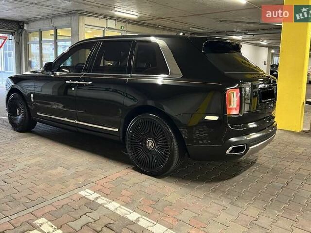 Черный Ролс Ройс Cullinan, объемом двигателя 6.7 л и пробегом 50 тыс. км за 390000 $, фото 4 на Automoto.ua