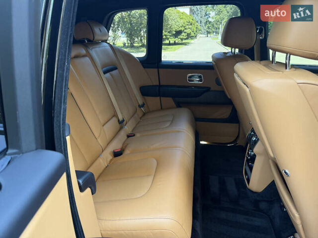 Черный Ролс Ройс Cullinan, объемом двигателя 6.75 л и пробегом 57 тыс. км за 385000 $, фото 19 на Automoto.ua
