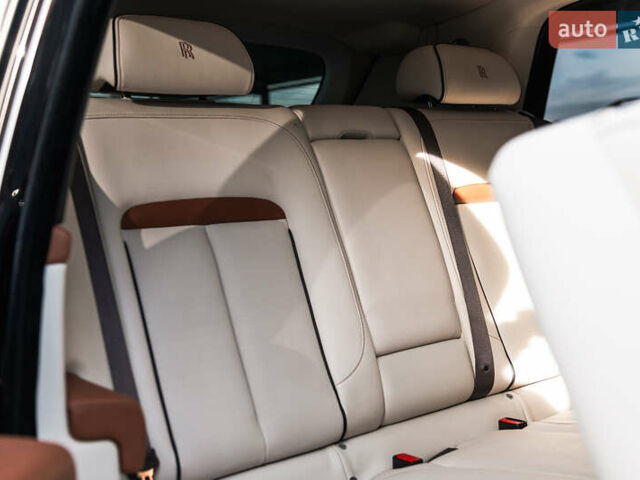 Черный Ролс Ройс Cullinan, объемом двигателя 0 л и пробегом 52 тыс. км за 440000 $, фото 51 на Automoto.ua