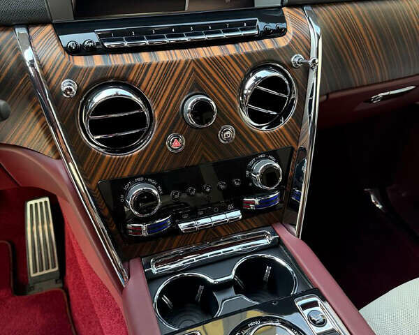 Черный Ролс Ройс Cullinan, объемом двигателя 6.7 л и пробегом 28 тыс. км за 414000 $, фото 11 на Automoto.ua