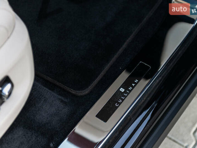 Черный Ролс Ройс Cullinan, объемом двигателя 0 л и пробегом 52 тыс. км за 440000 $, фото 49 на Automoto.ua
