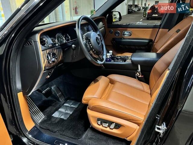 Черный Ролс Ройс Cullinan, объемом двигателя 6.7 л и пробегом 50 тыс. км за 390000 $, фото 17 на Automoto.ua
