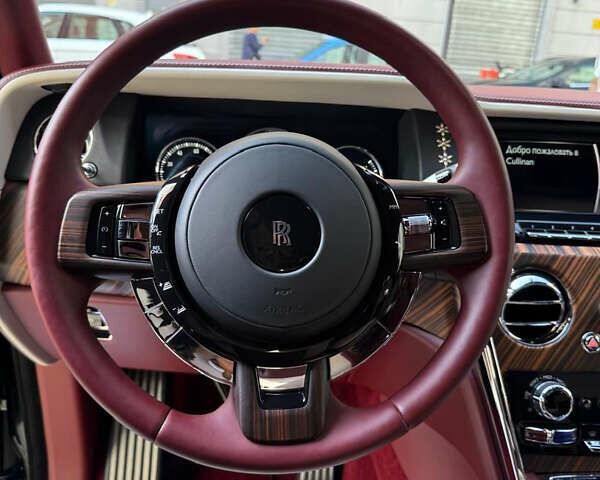 Черный Ролс Ройс Cullinan, объемом двигателя 6.7 л и пробегом 28 тыс. км за 414000 $, фото 8 на Automoto.ua