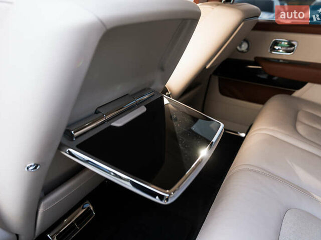 Черный Ролс Ройс Cullinan, объемом двигателя 0 л и пробегом 52 тыс. км за 440000 $, фото 44 на Automoto.ua