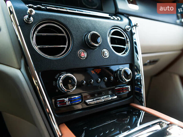 Черный Ролс Ройс Cullinan, объемом двигателя 0 л и пробегом 52 тыс. км за 440000 $, фото 33 на Automoto.ua