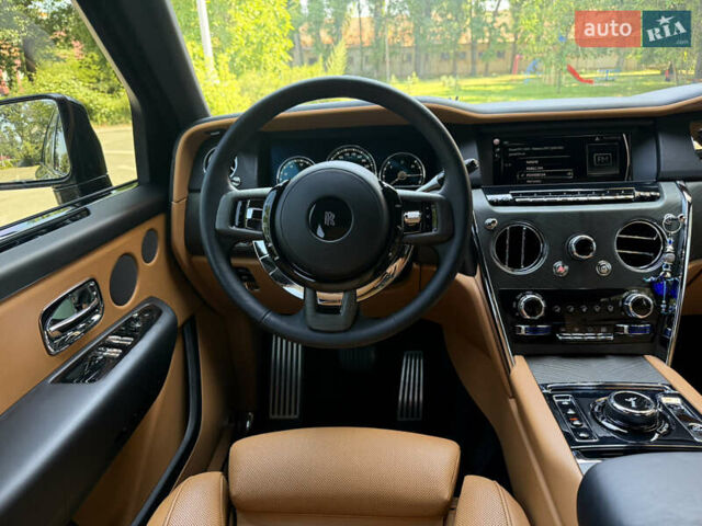 Черный Ролс Ройс Cullinan, объемом двигателя 6.75 л и пробегом 57 тыс. км за 385000 $, фото 26 на Automoto.ua