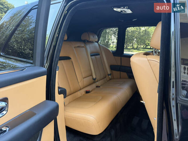 Черный Ролс Ройс Cullinan, объемом двигателя 6.75 л и пробегом 57 тыс. км за 385000 $, фото 18 на Automoto.ua