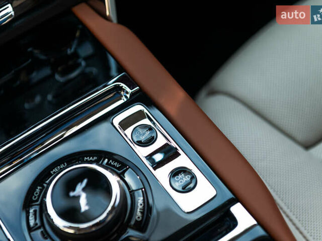 Черный Ролс Ройс Cullinan, объемом двигателя 0 л и пробегом 52 тыс. км за 440000 $, фото 32 на Automoto.ua