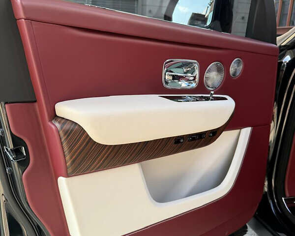 Черный Ролс Ройс Cullinan, объемом двигателя 6.7 л и пробегом 28 тыс. км за 414000 $, фото 17 на Automoto.ua
