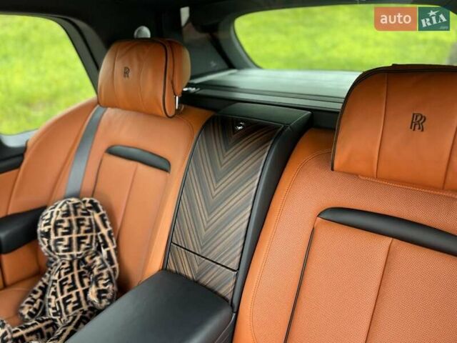 Черный Ролс Ройс Cullinan, объемом двигателя 6.7 л и пробегом 50 тыс. км за 390000 $, фото 15 на Automoto.ua