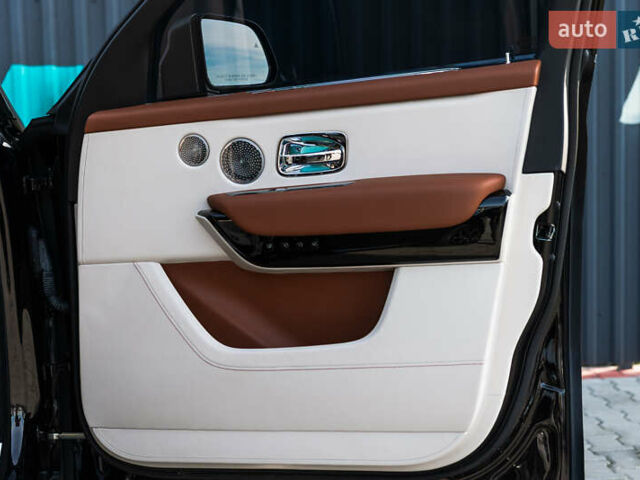 Черный Ролс Ройс Cullinan, объемом двигателя 0 л и пробегом 52 тыс. км за 440000 $, фото 45 на Automoto.ua