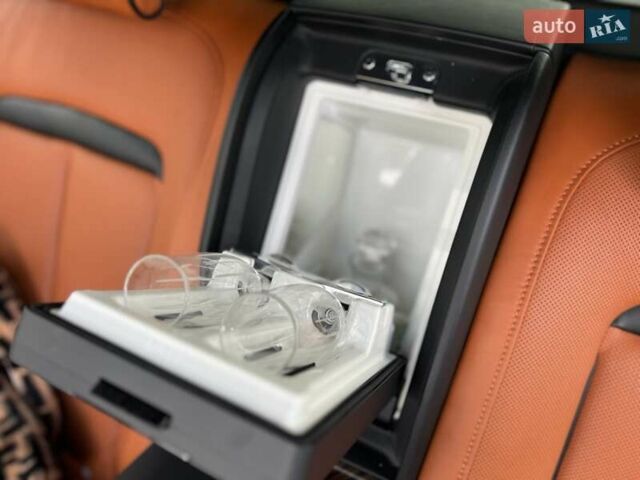 Черный Ролс Ройс Cullinan, объемом двигателя 6.7 л и пробегом 50 тыс. км за 390000 $, фото 16 на Automoto.ua