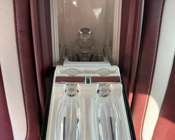 Чорний Ролс Ройс Cullinan, об'ємом двигуна 6.7 л та пробігом 28 тис. км за 414000 $, фото 23 на Automoto.ua