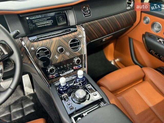 Черный Ролс Ройс Cullinan, объемом двигателя 6.7 л и пробегом 50 тыс. км за 390000 $, фото 13 на Automoto.ua